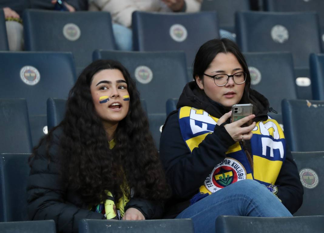 Fenerbahçe Fatih Karagümrük maçından çok özel fotoğraflar: Geri dönüş coşkusu tribünlere böyle yansıdı 5